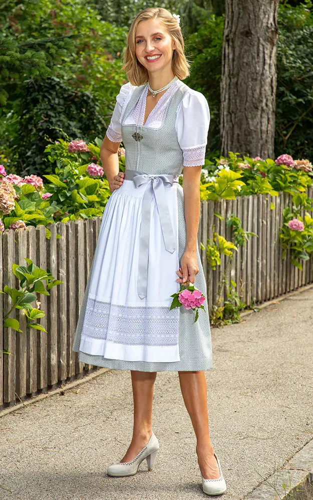 Blusendirndl Schlosstal, mit Schürze