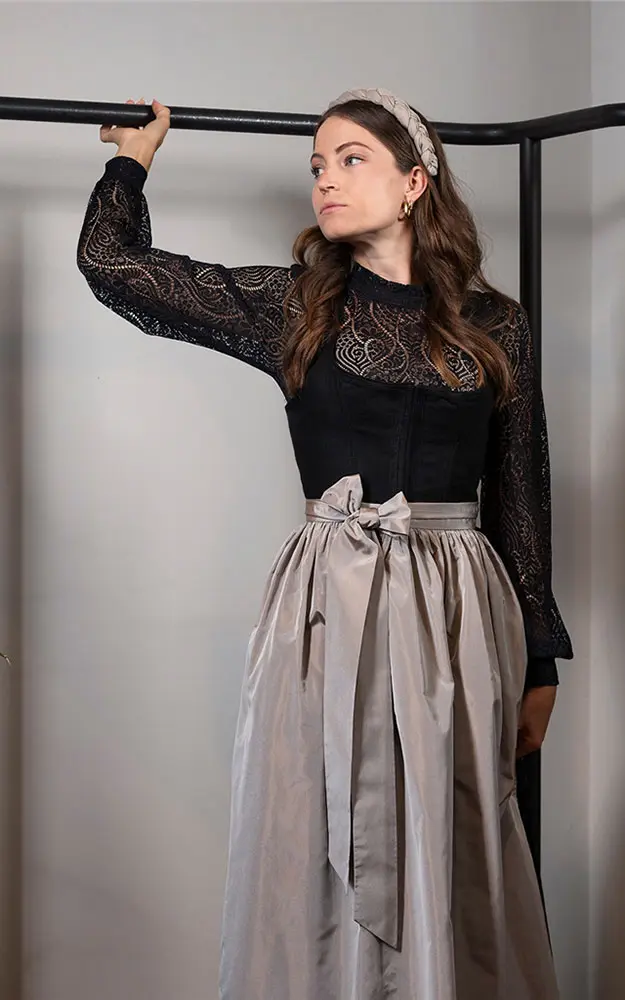 Dirndlbluse 01 10305SL, schwarz