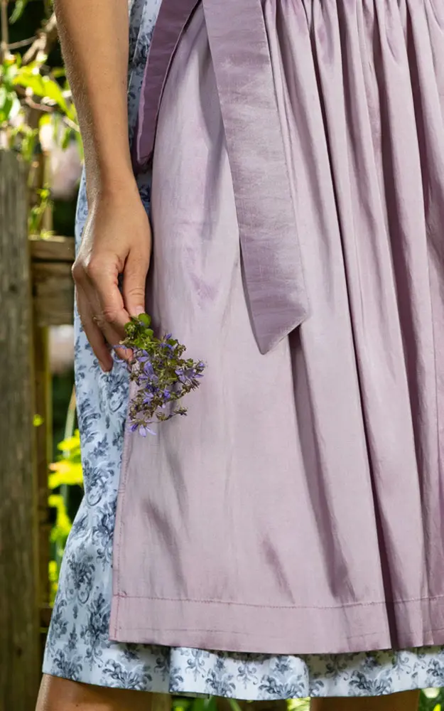 Blusendirndl Brunntal, mit Schürze