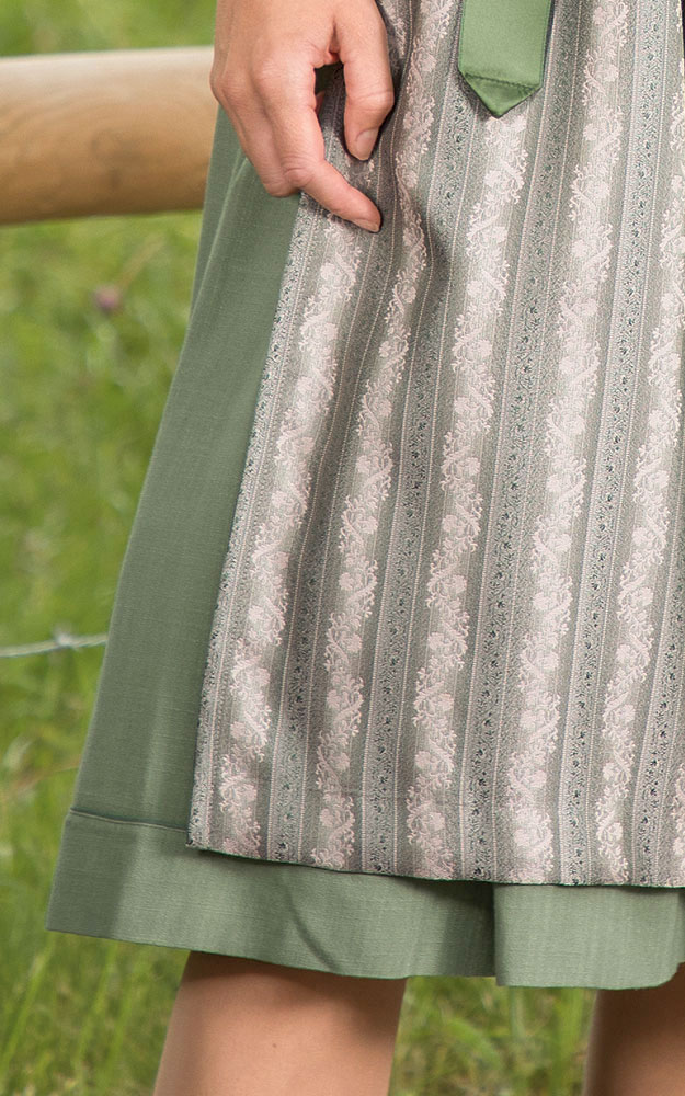 Blusendirndl Wiestal Samt grün, mit Schürze