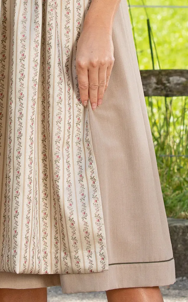 Blusendirndl Moortal, mit Schürze