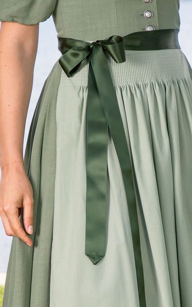 Dirndl Aibling, mit Schürze