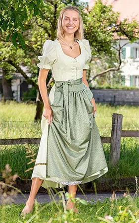 Dirndl-mit-Arm-Modell-Bergen