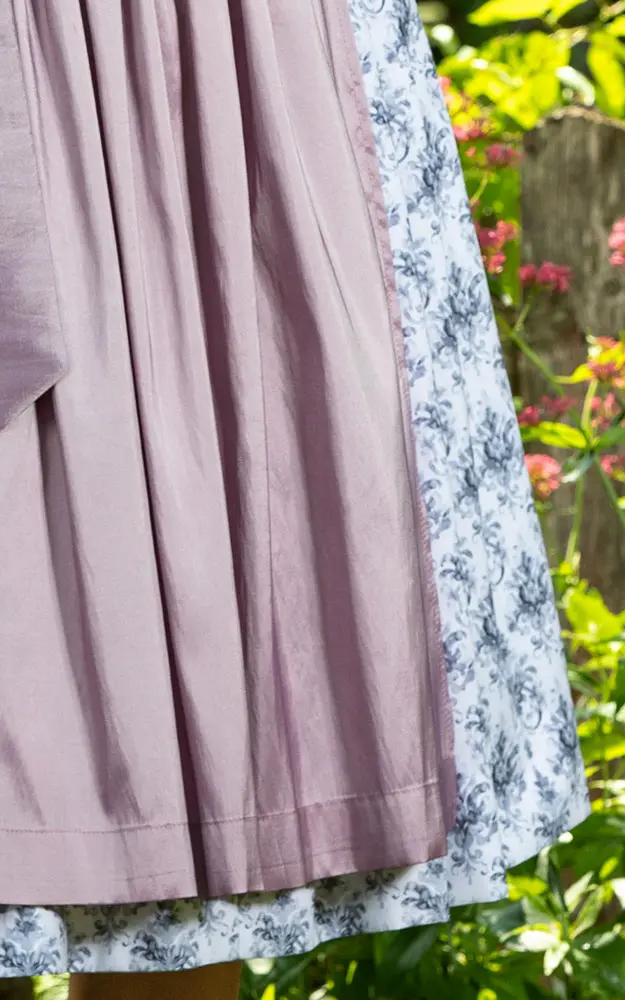 Blusendirndl Brunntal, mit Schürze