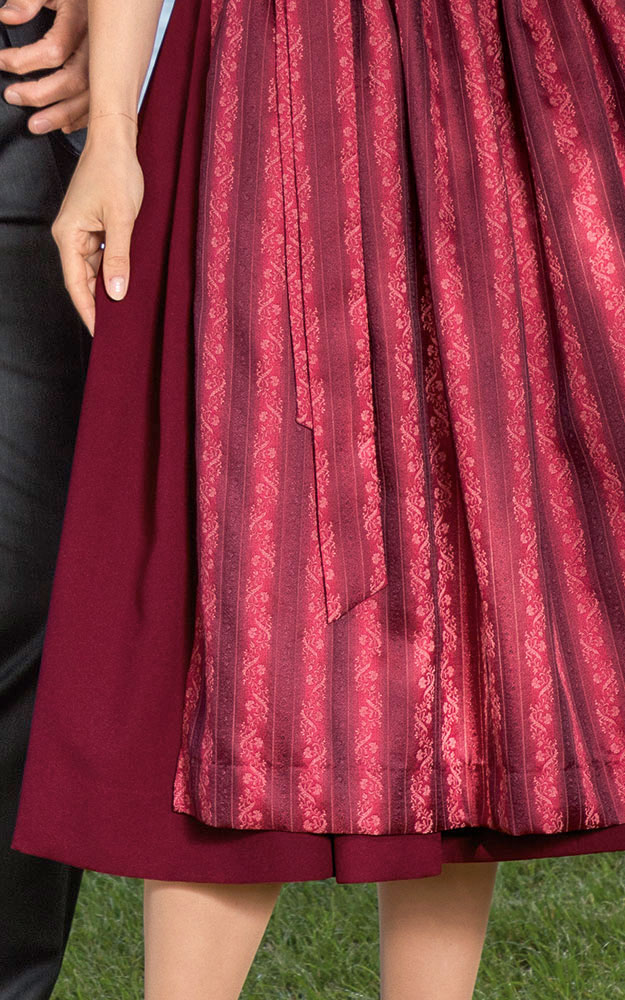 Blusendirndl Weinbach Samt rot, mit Schürze